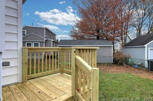 242 Meadowside Rd, Milford CT  06460-4528 exterior