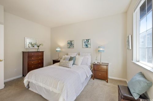 600 Landmark Ln, Redwood City CA  94065-2888 exterior