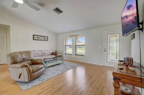 230 43rd Ter, Cape Coral FL  33904-8425 exterior