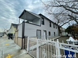 72-21 Burchell Ave, Far Rockaway NY  11692-1112 exterior