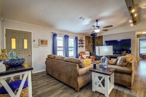 9805 Lafayette Dr, Greenville TX  75402-3728 exterior