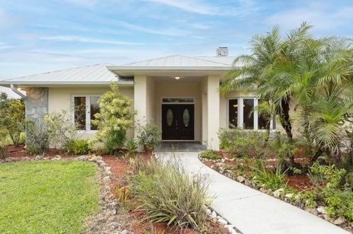 4860 25th St, Vero Beach, FL 32968-7611
