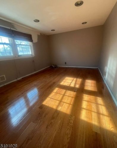 41 Heather Ln, Roselle NJ  07203-2912 exterior