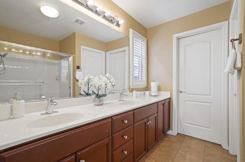 3213 Dewar Ln, Turlock CA  95382-9672 exterior