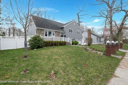 113 Bimbler Blvd, Tinton Falls, NJ 07712-4708