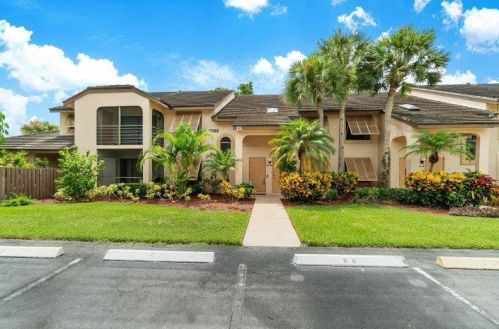10188 Mangrove Dr, Boynton Beach, FL 33437-1325