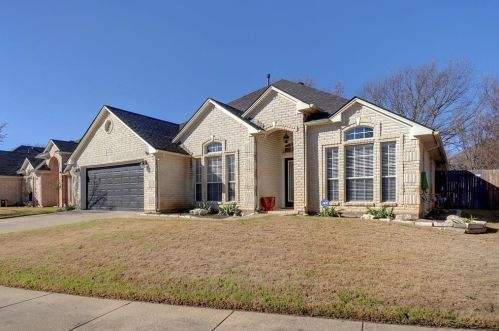 5825 Echo Bluff Dr, Fort Worth, TX 76137-5806