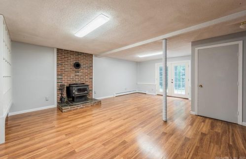 13 Bobwhite Trl, Gales Ferry CT  06335-2002 exterior