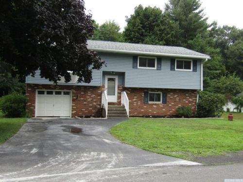13 Mitchell Ave, Newton Hook, NY 12173-1412