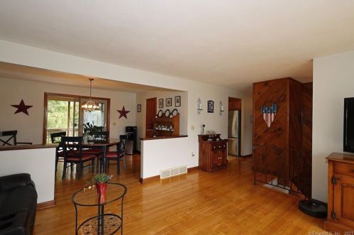 15 Benneville Rd, Milford CT  06461-2432 exterior