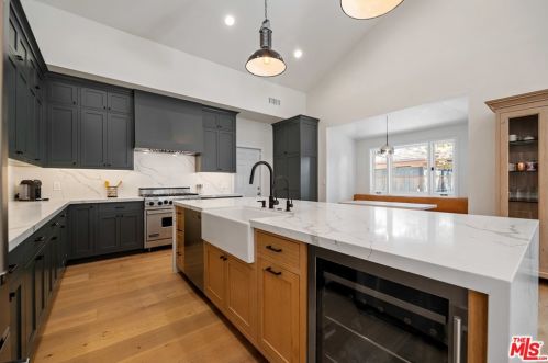 445 Sinaloa Rd, Simi Valley CA  93065-5430 exterior