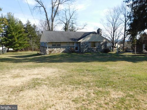 3006 Whitehall Rd, Norristown, PA 19403-4403