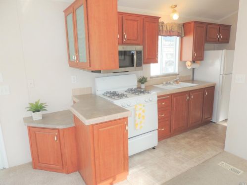 114 El Crystal Dr, Santa Rosa, CA 95407-7909