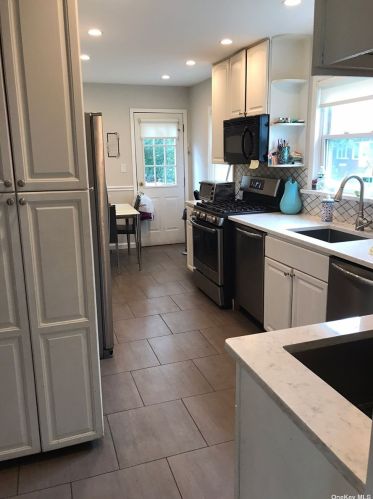 623 Beach 8th St, Far Rockaway NY  11691-5201 exterior