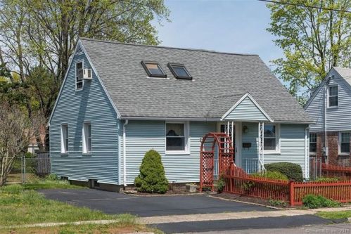 20 Beckwith Dr, Plainville, CT 06062-2145