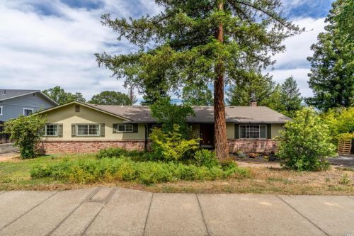 2343 Dora St, Ukiah, CA 95482-6861