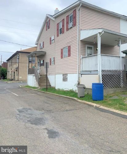 154 3rd St, Coaldale, PA 18218-1214