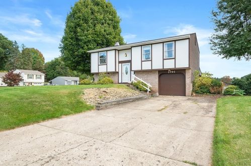1791 Renee Dr, Library, PA 15129-9357