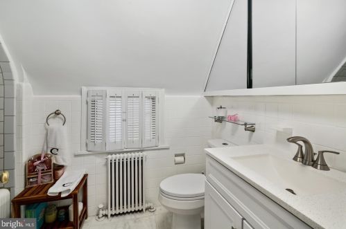 8322 Cedar Rd, Melrose Park PA  19027-2141 exterior