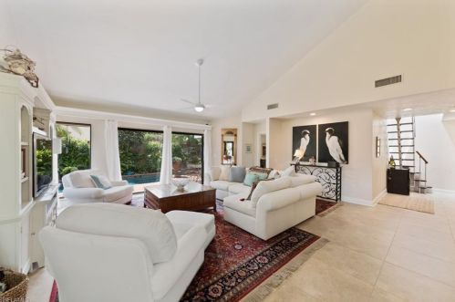 534 Bay Villas Ln, Naples FL  34108-2805 exterior