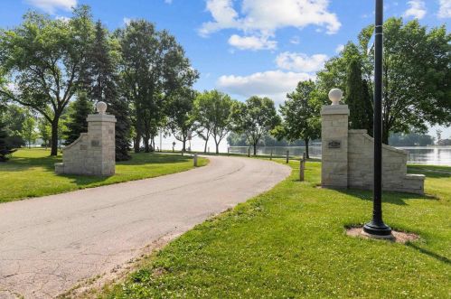 870 Broad St, Menasha WI  54952-3263 exterior