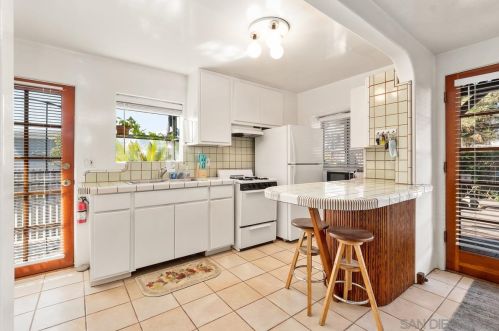 4273 Dawes St, San Diego CA 92109-1230 exterior