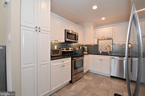 1109 Harbour Dr, Palmyra NJ 08065-2218 exterior