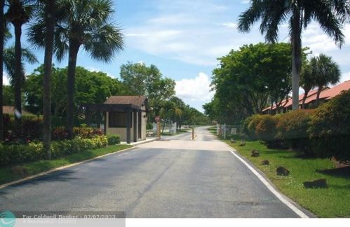 11 Via De Casas Norte, Boynton Beach, FL 33426-8801