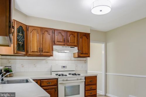 827 Woodsdale Rd, Wilmington DE  19809-2244 exterior