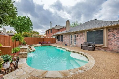 1808 Newton Dr, Lewisville TX  75028-7318 exterior