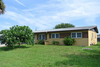 252 Coconut Dr, Melbourne, FL 32903-2610