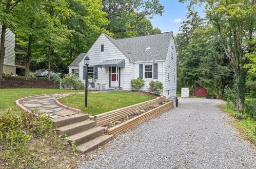 223 Maryland Dr, Glenshaw, PA 15116-1723