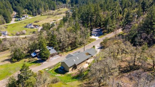 25592 Fairbanks Pl, Willits CA  95490-8910 exterior
