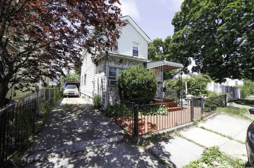 105-14 170th St, Jamaica, NY 11433-2035