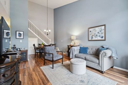 12 Ray Ct, Bedminster, NJ 07921-1631