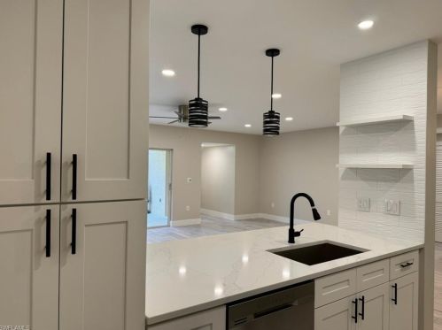 5802 Glencove Dr, Naples, FL 34108-3101