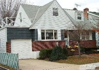 20 Concord St, Lynbrook, NY 11563-1344