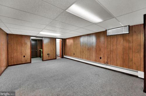 121 Charles Ave, Hanover PA 17331-3337 exterior