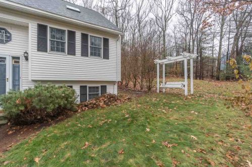 45 Langan Dr, Goffstown NH  03045-2703 exterior