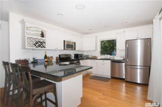 8 Sunburst Ln, East Hampton NY  11937-1888 exterior