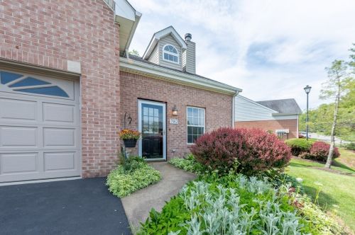 7082 Clubview Dr, Bridgeville PA  15017-1097 exterior