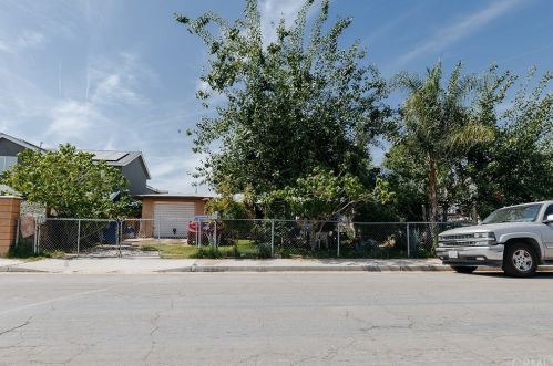 1015 Padre St, Bakersfield, CA 93307-3537