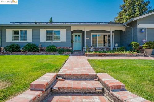 13 Kingswood Dr, West Pittsburg, CA 94565-5777