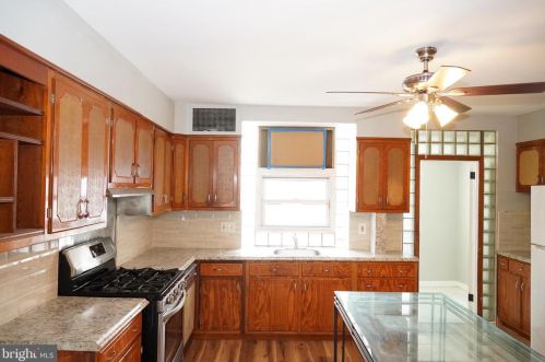 6156 Lindbergh Blvd, Philadelphia PA 19153-3018 exterior