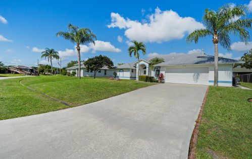 3070 Galt Cir, Fort Pierce, FL 34984-6346