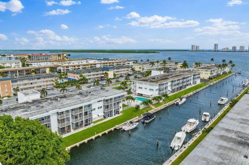 130 Doolen Ct, West Palm Beach, FL 33408-5606