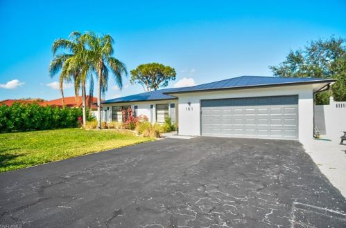 181 Mentor Dr, Naples, FL 34110-1327