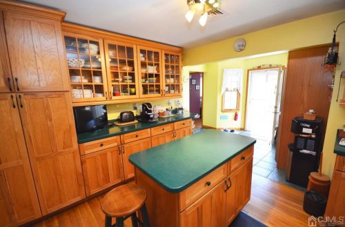 317 New Durham Rd, Piscataway NJ  08854-5311 exterior