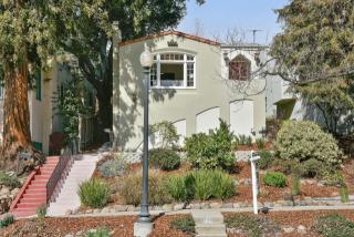 738 Mandana Blvd, Oakland, CA 94610-2421