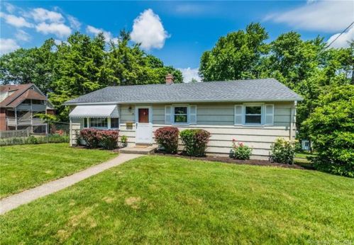 21 Buckingham St, Bristol, CT 06010-6802